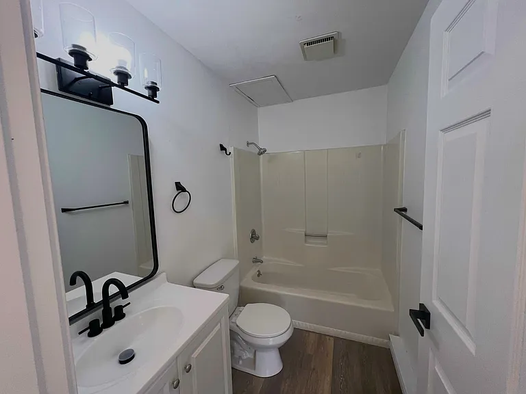 909 Genrich St — Photo 11