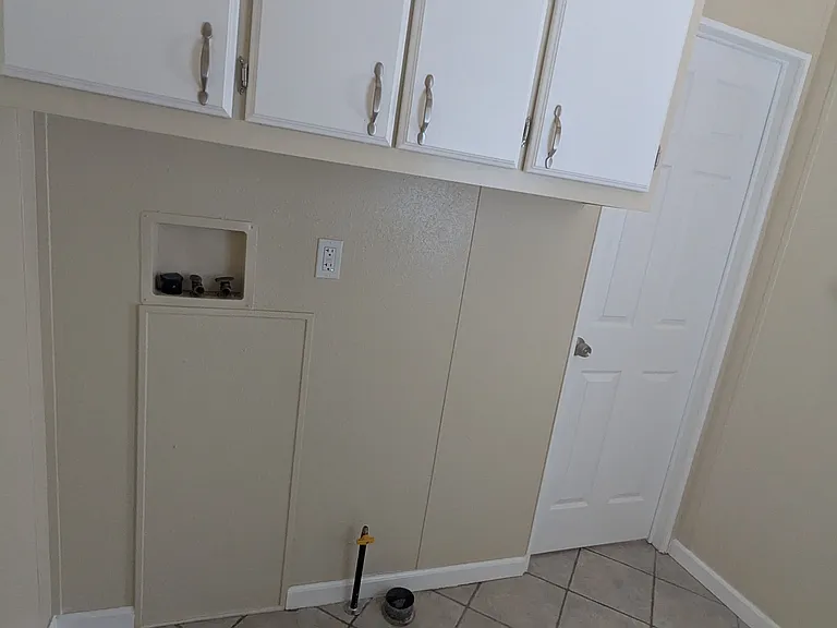 927 E F St #24 — Photo 16