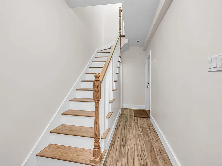 465 E 8th St #1 — Photo 17