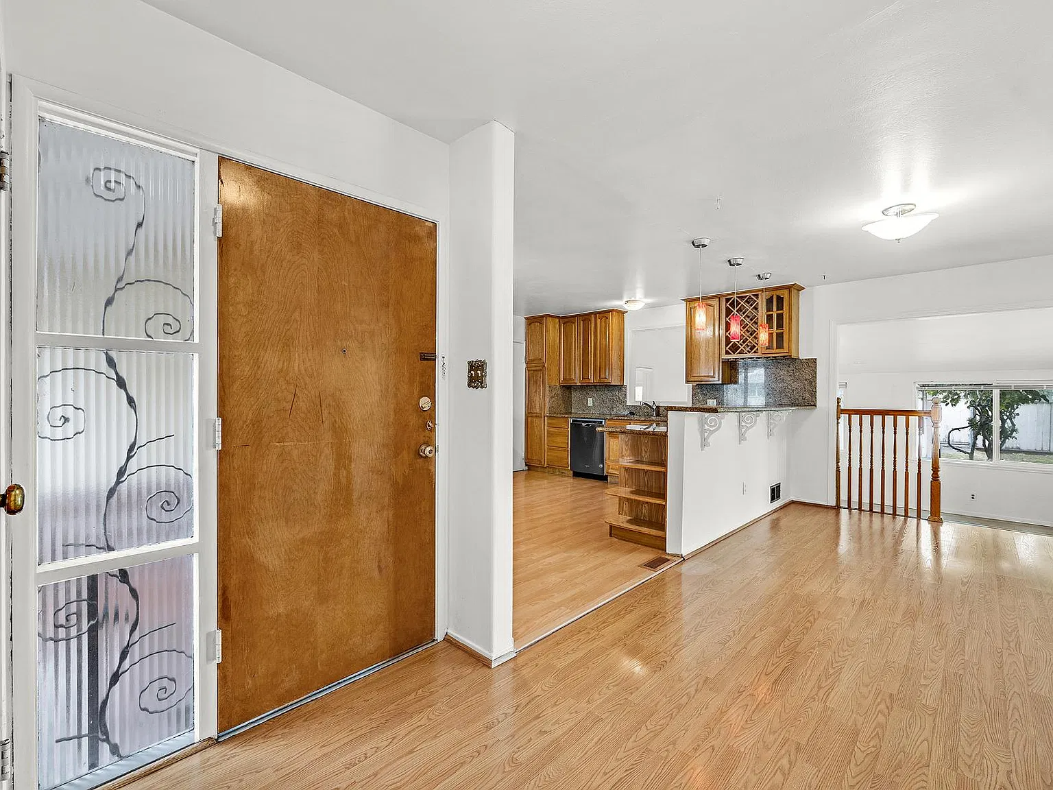 3 bed, 1.5 bath, 1352 sqft, $3,500 — Photo 3