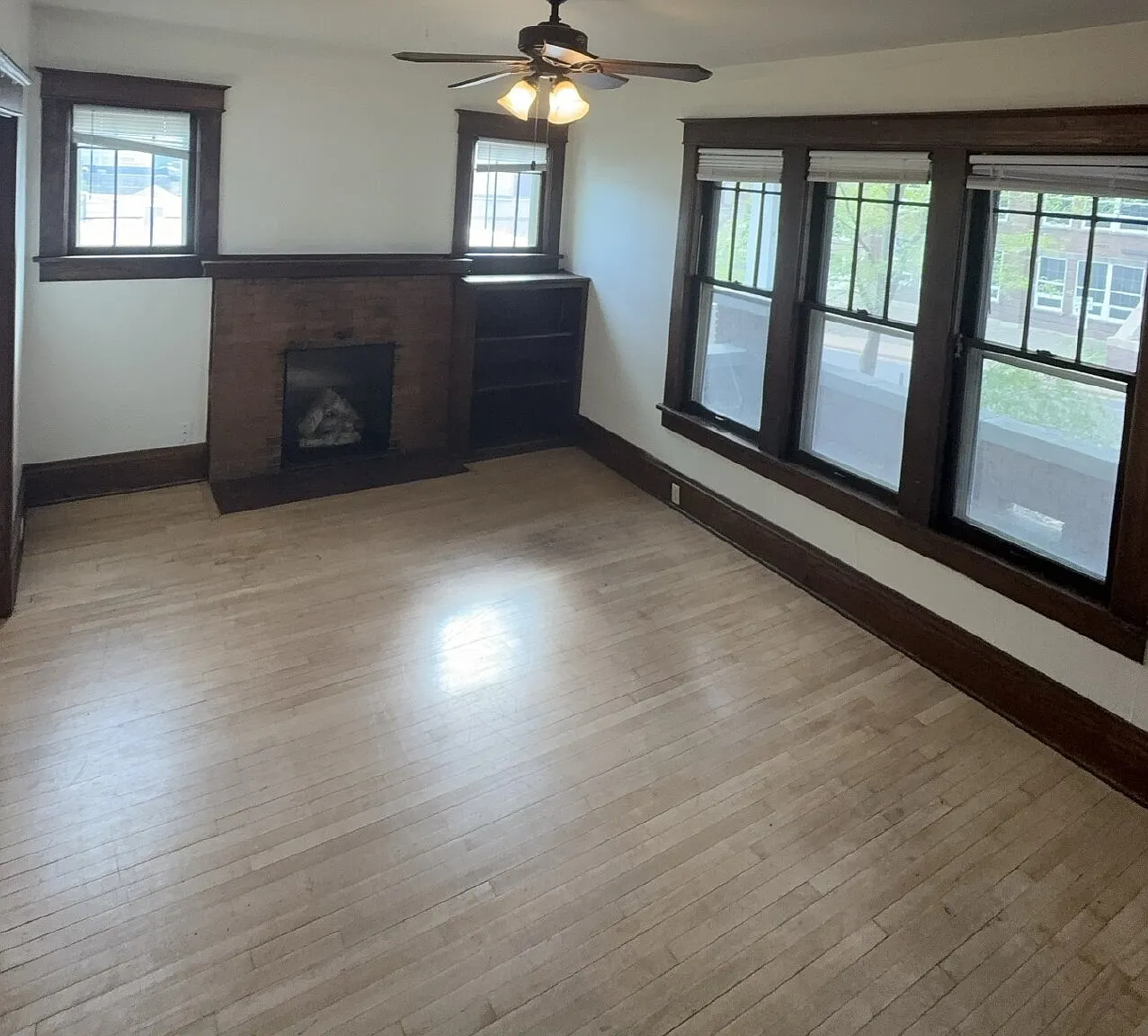 5 bed, 2.0 bath, 1176 sqft, $445 — Photo 2