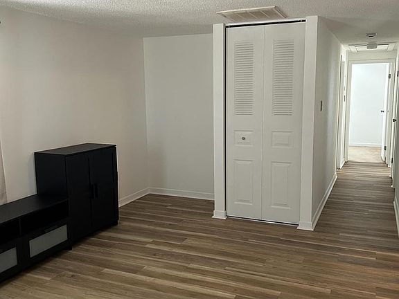 4th image of 310 Ridge Ave