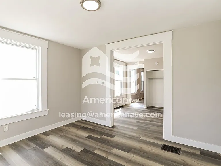 505020_004_living_room_4.jpg