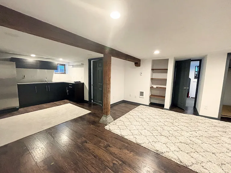 211 NW 16th St — Photo 11
