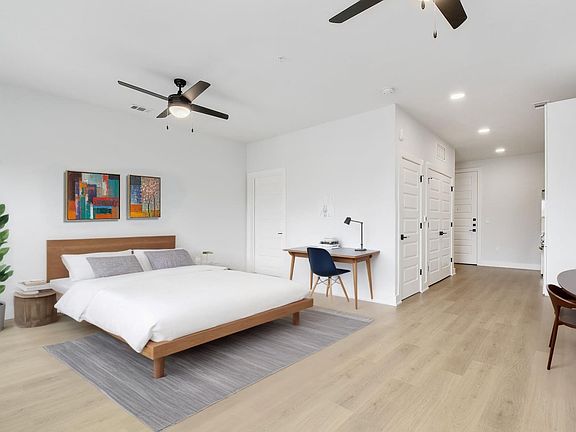 2nd image of 2500 Longview St #513