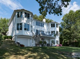 420 W Crooked Lake Dr, Kalamazoo, MI 49009