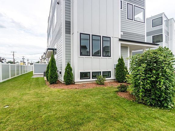 4th image of 312 Newton St #1