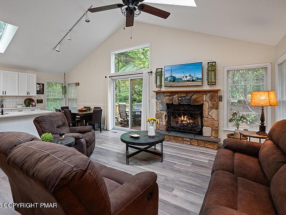 3rd image of 124 Nawakwa Rd