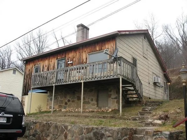 343 Grayson St, Fries, VA 24330