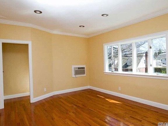 4th image of 26 Whitney Ave