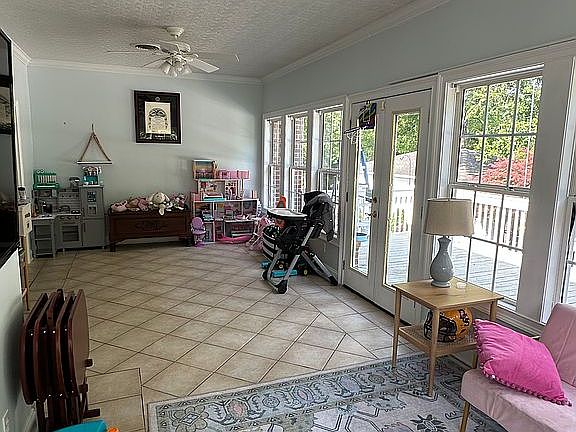 5th image of 406 Hunters Ridge Dr