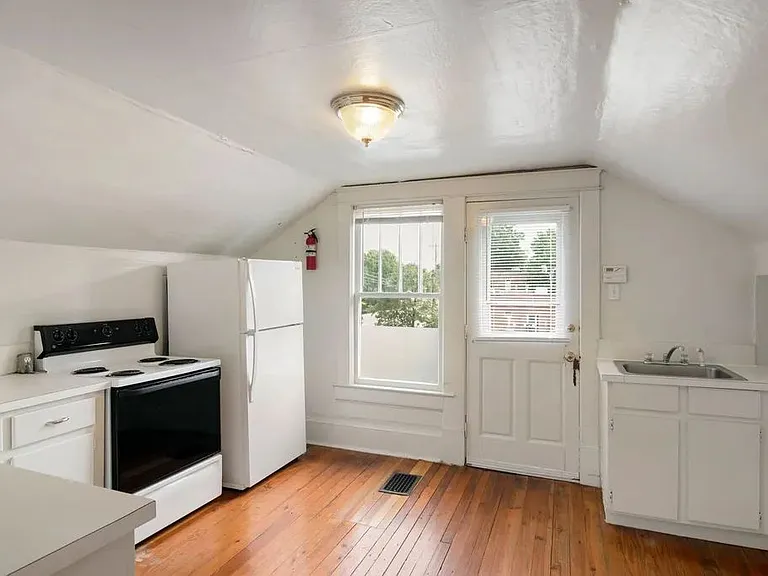 2021 Chapel Hill Rd #C — Photo 10