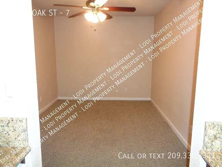 423 W Oak St #7 — Photo 7