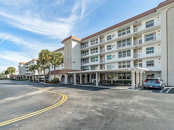 2nd image of 921 Gardenia Dr APT 570