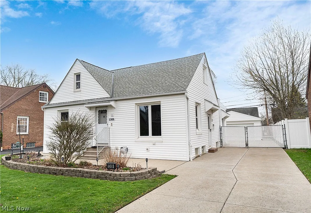1309 Genesee Ave photo 1