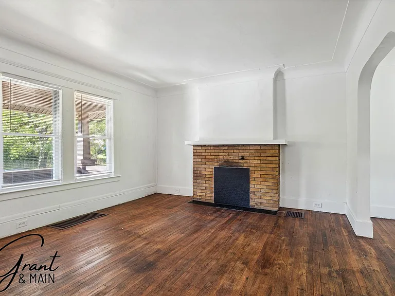 326 Eason Ave — Photo 5
