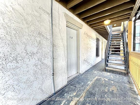 4th image of 4335 Oak St Unit 12