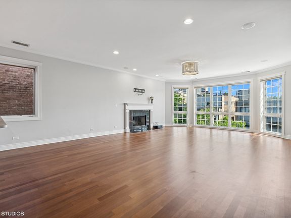 4th image of 536 W Oakdale Ave APT 4