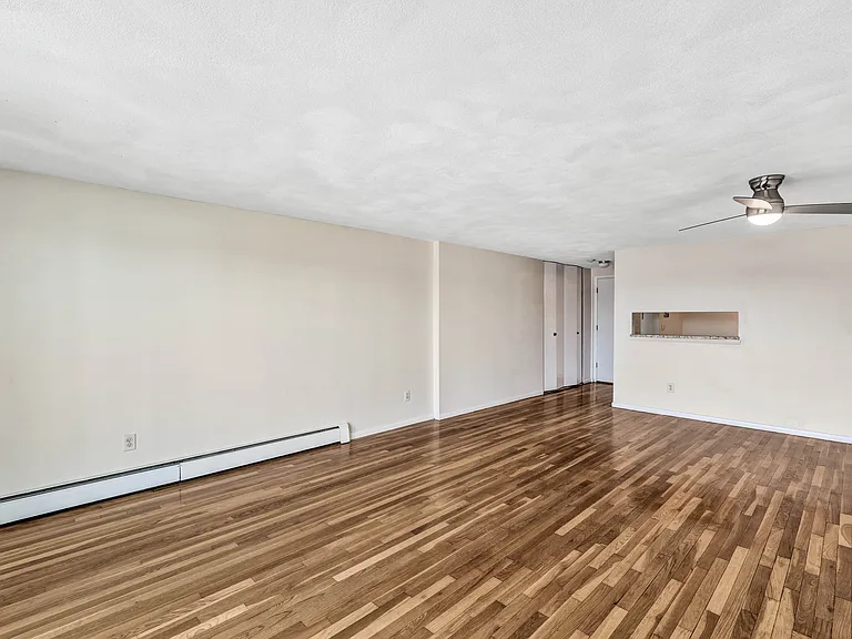 The Admiralty Apartments — Photo 14