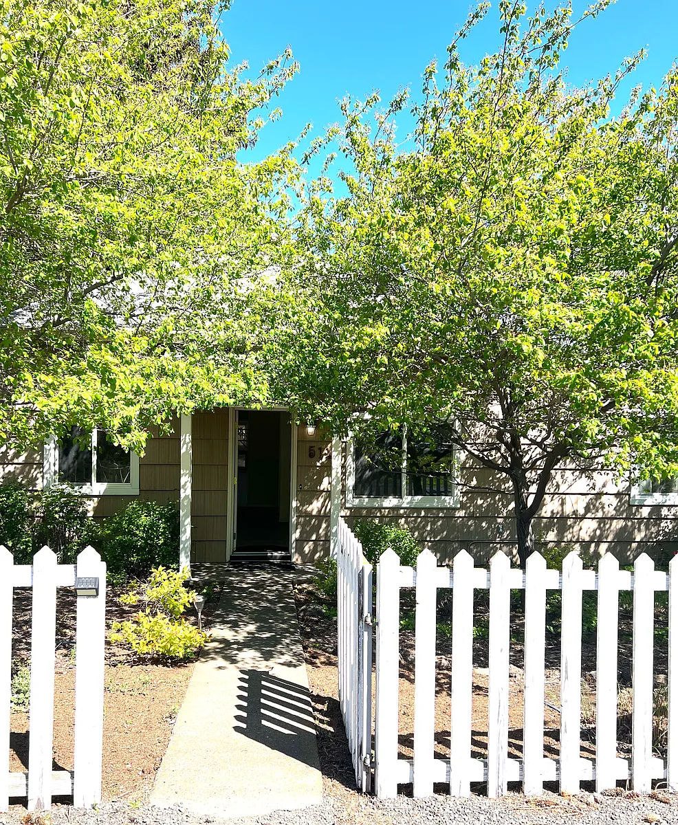 now has garden trees in front!!
level walkway to entry - 514 W 3rd St