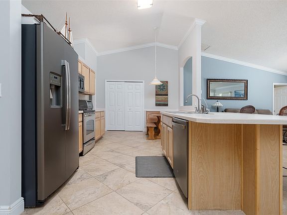 5th image of 1202 SW Fountain Avenue