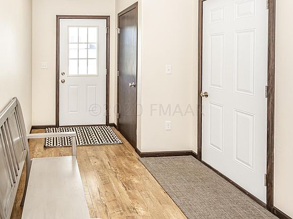 4th image of 1118 29th Ave W