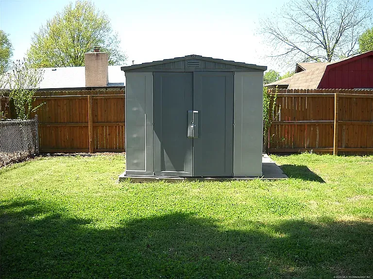 3 bed, 1144 sqft, $1,550 — Photo 2