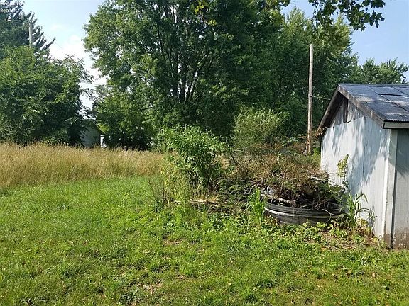 5th image of 129 Evans Ave