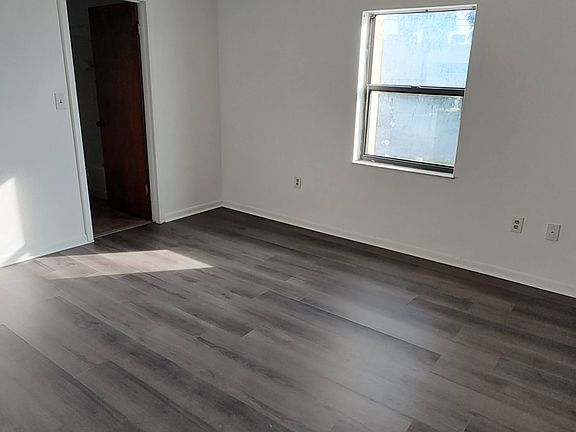 5th image of 10-109-2050 Oleander Blvd