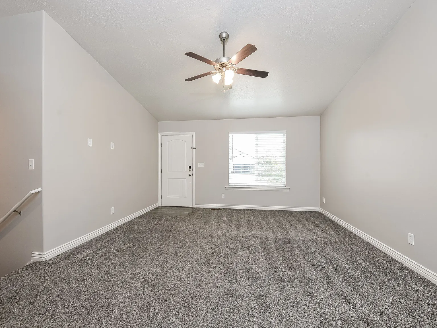 5 bed, 3.0 bath, 2413 sqft, $2,585 — Photo 2