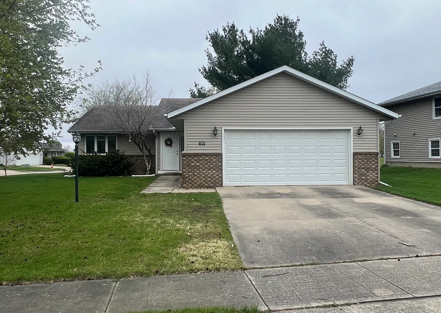601 Bellerieve Dr photo 1