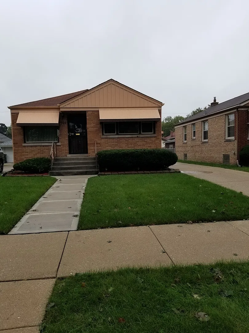 301 Park Ct photo 1