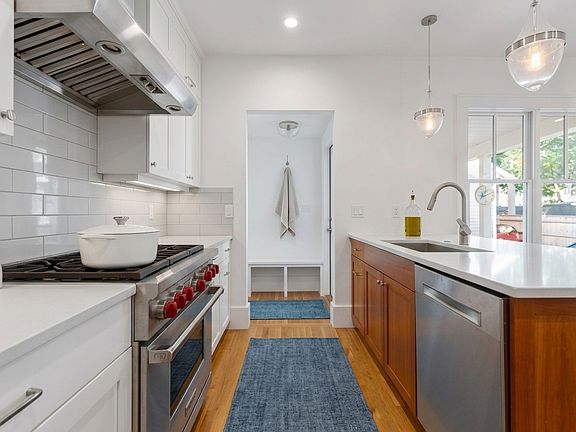 3rd image of 191 Davis Ave #191