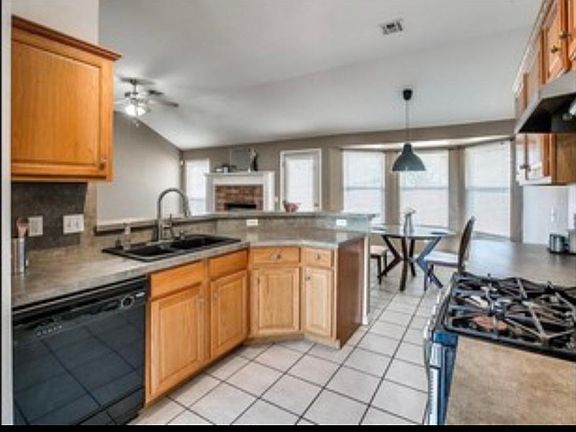5th image of 13621 Bell Ave