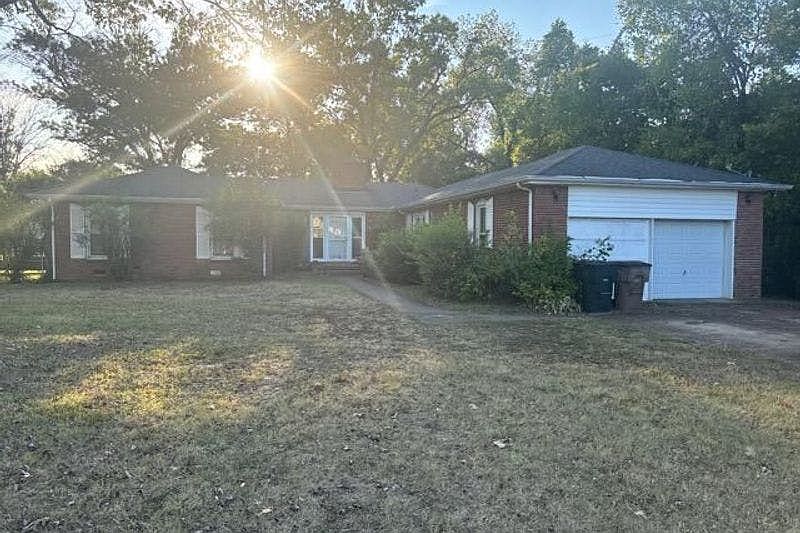 1st image of 3801 Dunbar Dr