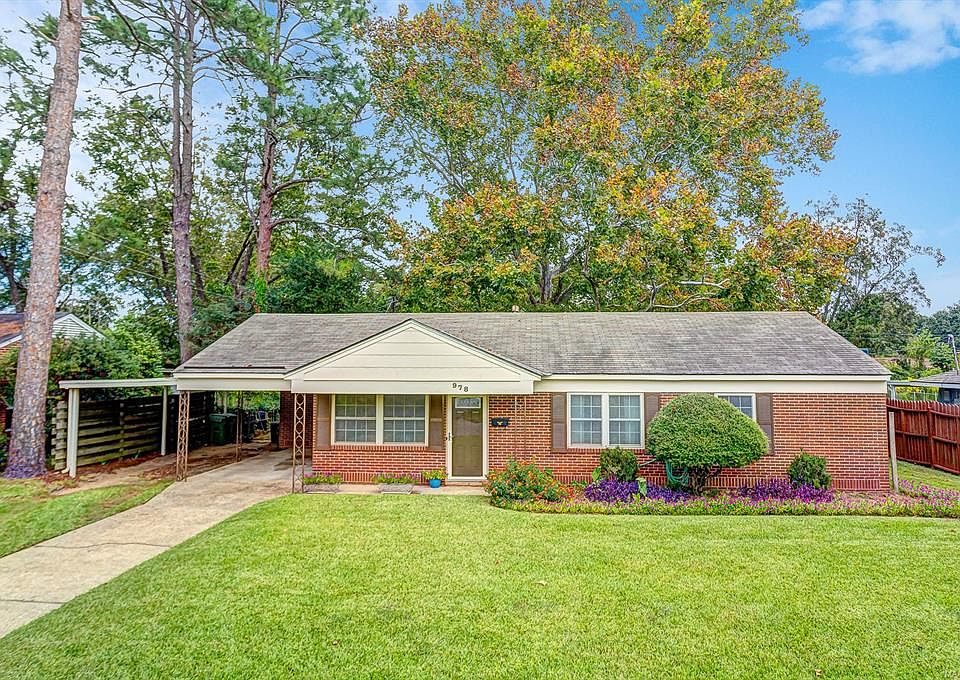 1st image of 978 Parkwood Dr