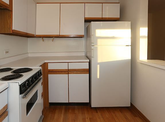 3rd image of 635 W Barry Ave APT 406