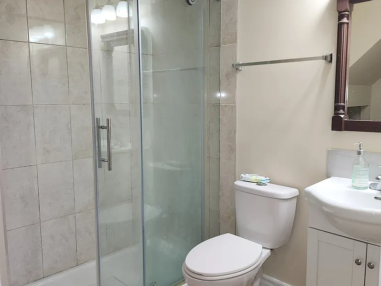 140 Roxbury St #BASEMENT — Photo 8