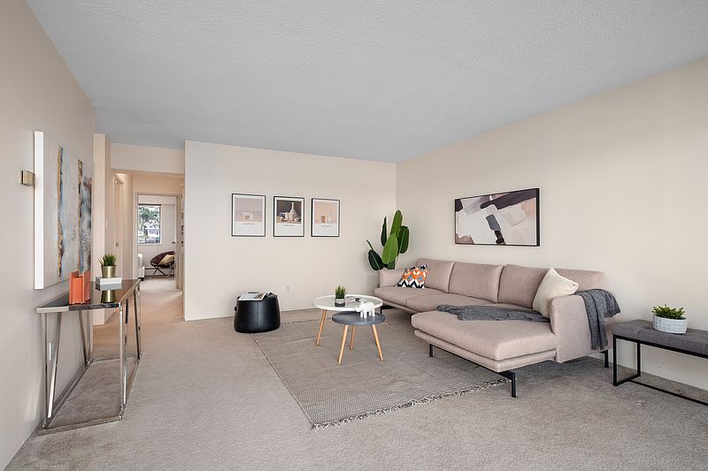 West Vancouver Apartment for rent - 2 Bedrooms — photo 2