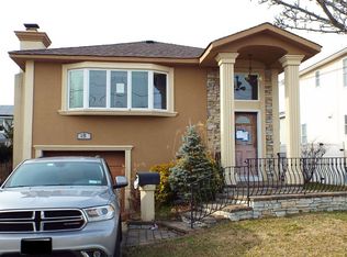 18 Park Lane Pl #A, Massapequa, NY 11758