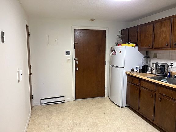 2nd image of 234 Low St APT 4
