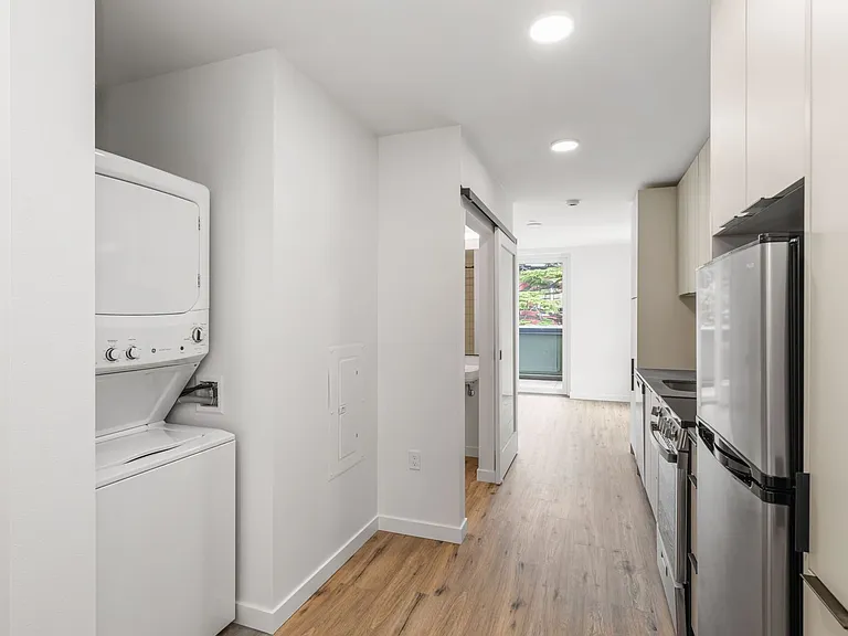 CHRONICLE: Stylish Wallingford Studios with Full Appliance Package & Premium Amenities — Photo 71