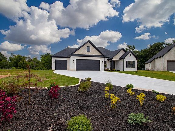 3rd image of 611 Corondelet Ln