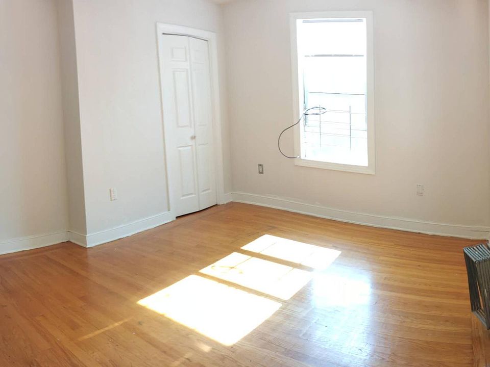 2nd image of 4418 Sansom St #2