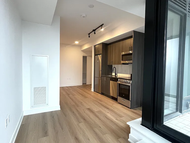 758 Dovercourt Rd #506 — Photo 7