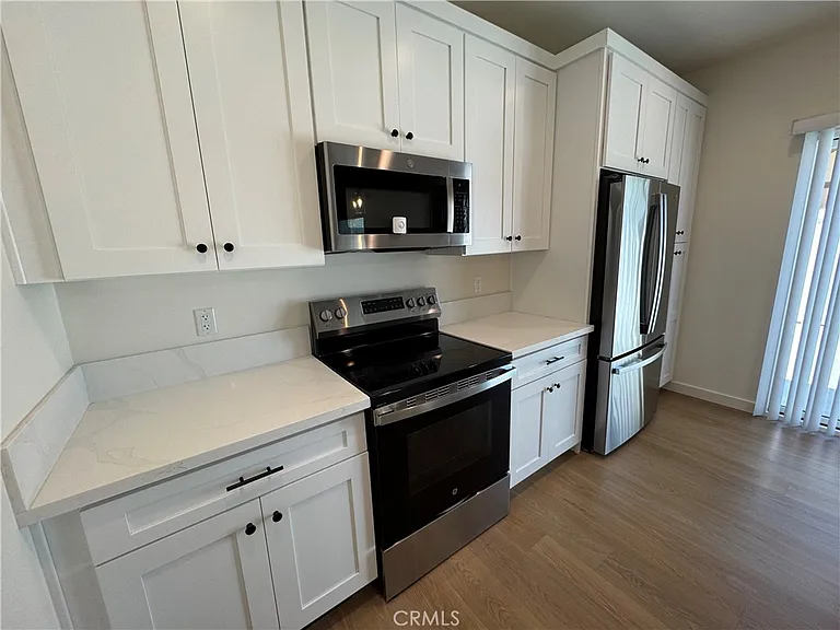 15236 Kingsbury St — Photo 4