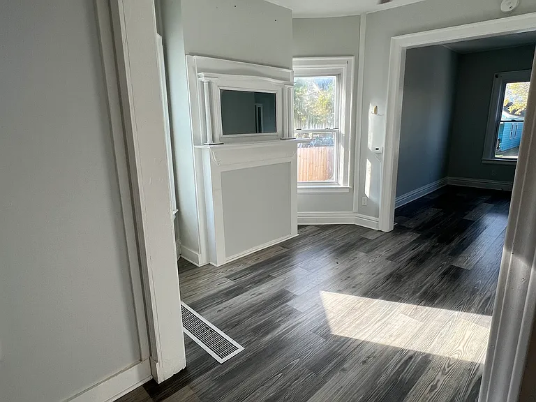 Dearborn St — Photo 8
