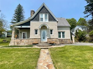809 9th St, Windber, PA 15963
