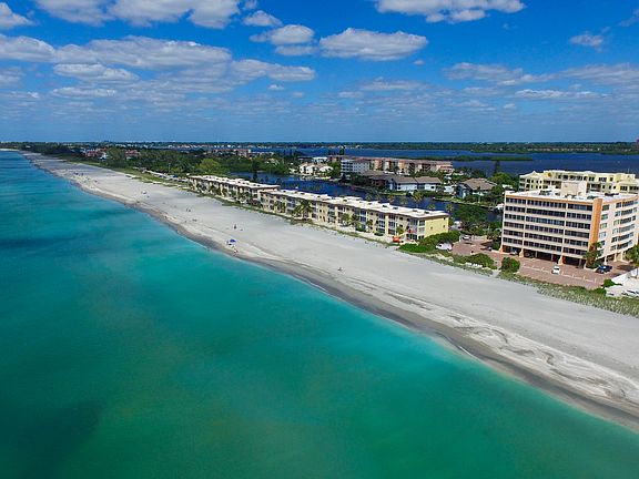 Tropical water steps away!