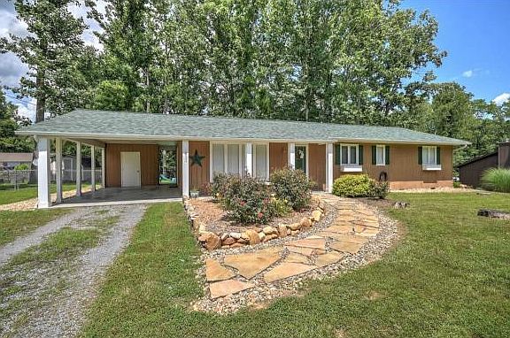 2nd image of 411 Greenland Ln